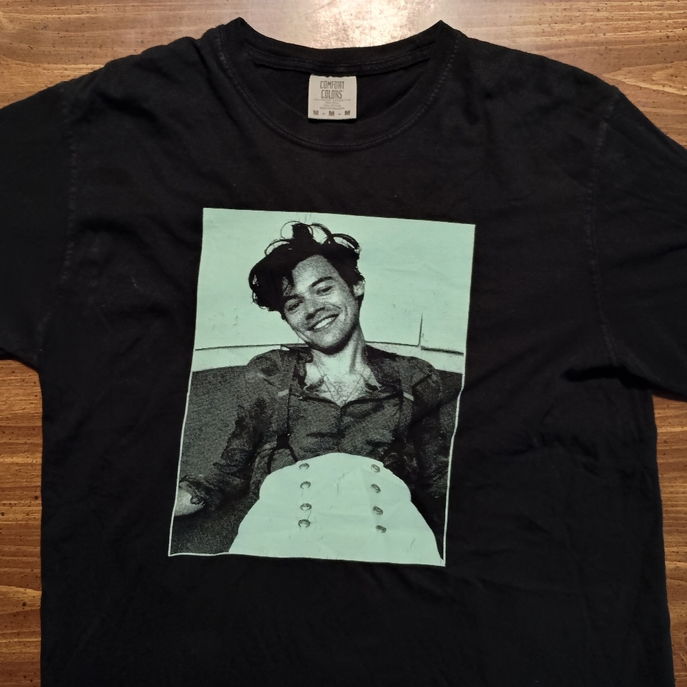 HARRY STYLES CONCERT T-SHIRT - Medium // Music Tour Band Tee Shirt Love